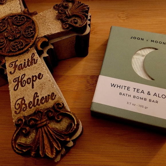 Joon X Moon Mini White Tea & Aloe Bath Bomb Bar - Picture 4 of 4